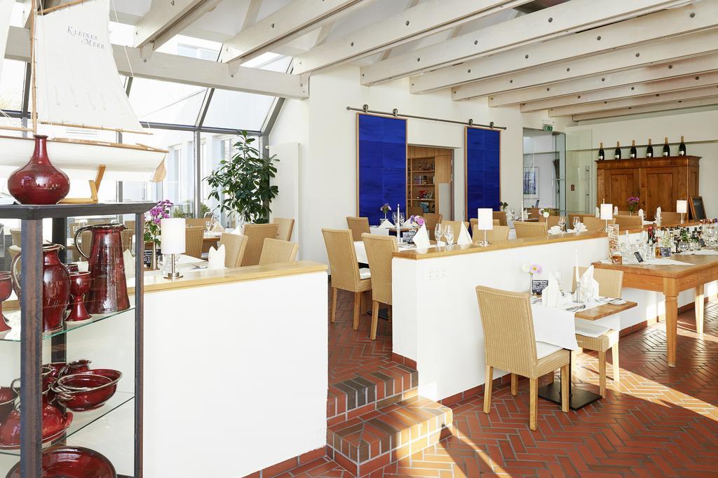 Hotel Kleines Meer Waren  Exteriör bild